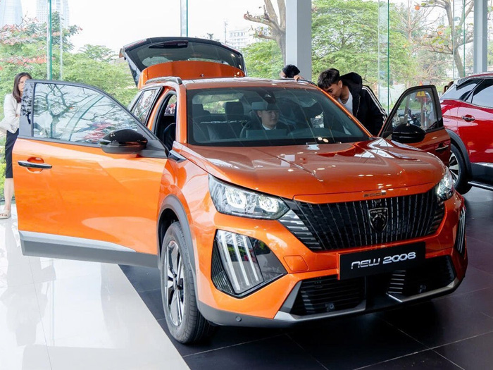 Peugeot 2008 có cửa sổ trời không và có ở bản nào