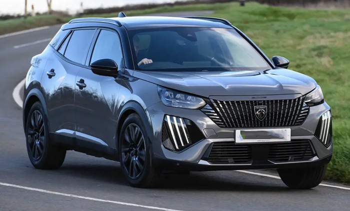 So sánh xe Peugeot 2008 và Toyota Cross nên mua xe nào