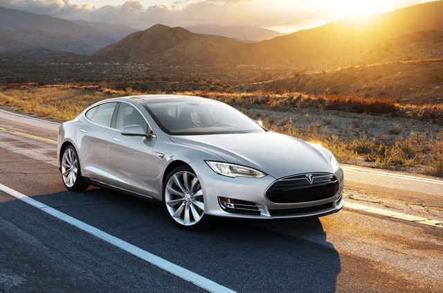 Tesla trang bị tính năng xe ô tô tự lái hoàn toàn mới
