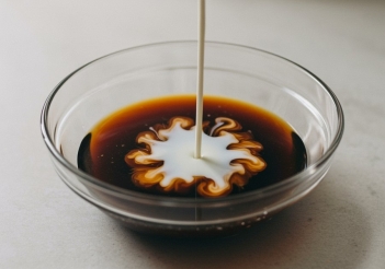 Cách nấu trà sữa bằng sữa tươi thơm béo hút khách - Doanh Thương