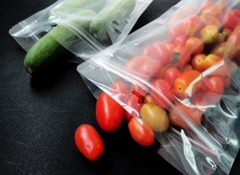 Túi zip có độc không và cách chọn vật liệu an toàn cho thực phẩm - Doanh Thương