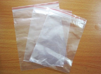 So sánh túi zipper PE và PET ưu nhược điểm từng loại - Doanh Thương