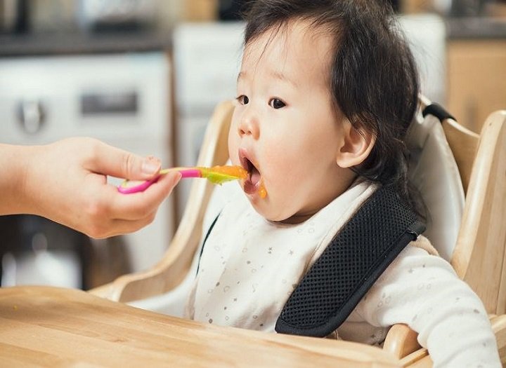 khi nào bé ăn được cháo dinh dưỡng
